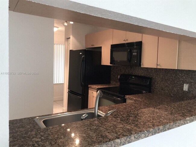 Building Photo - 908 Coral Club Dr