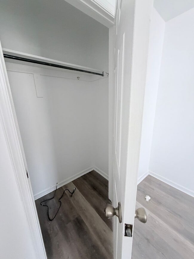 Building Photo - 2-bedroom HOUSE near University City!