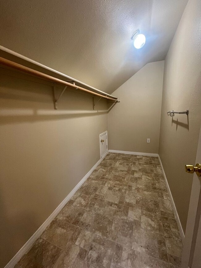 Building Photo - 3-Bedroom 2.5-Bathroom home in Eugene