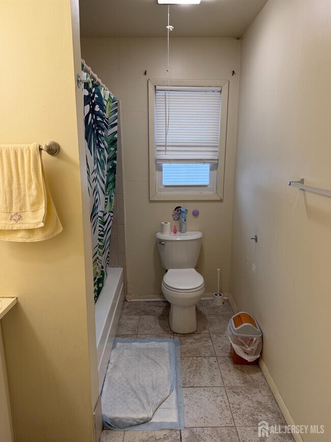 Building Photo - 34 Nelson Ave