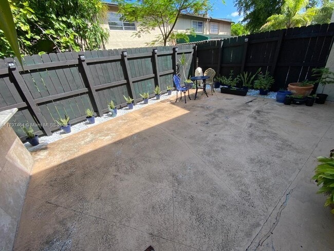 Building Photo - 6979 SW 110th Ct