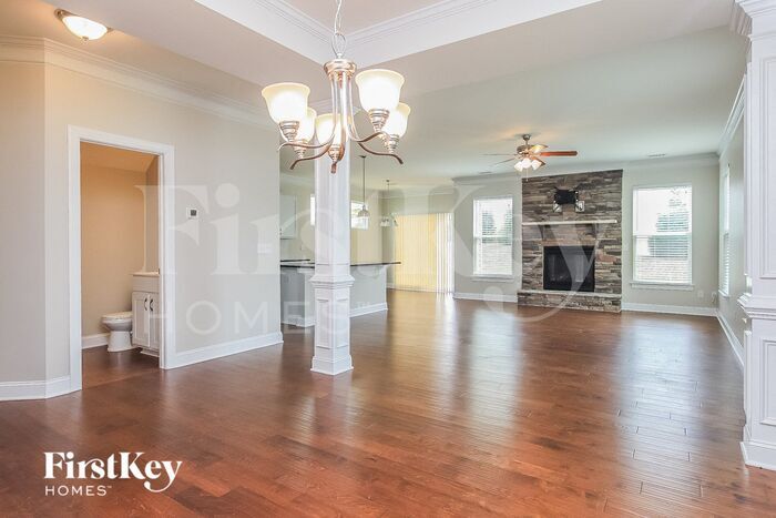 Building Photo - 97 Roterham Dr