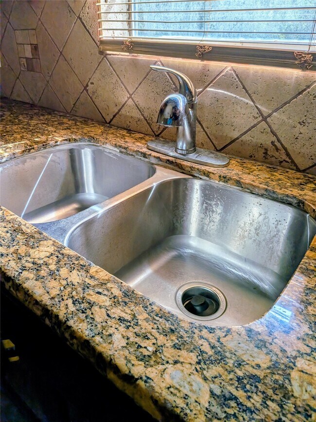 Building Photo - 7904 Hoffman St