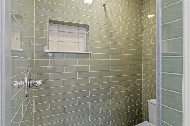 Building Photo - 1308 E 12th St