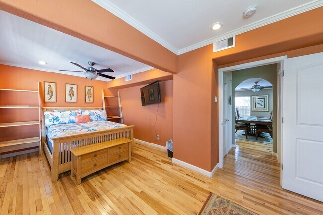 Building Photo - 4708 Woodrow Ave