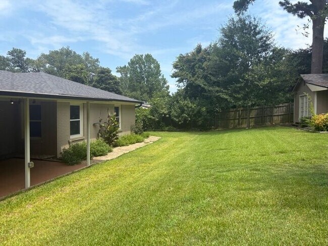 Building Photo - Available Now! Updated 3 Bed 2 Bath in Tyler!