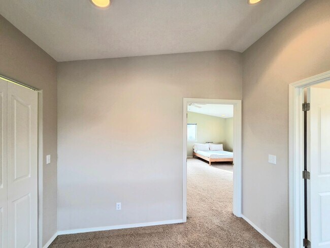 Building Photo - Grandiose Home on 1 Acre -- in East Wenatchee for Rent!!