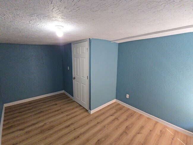 Building Photo - 9010 Linda Vista Rd