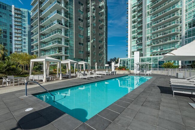 Building Photo - 13600 MARINA POINTE Dr