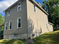 Building Photo - 919 W 10th St