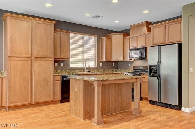 Building Photo - 1005 Roaring River Ave