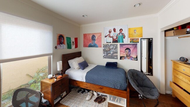 Building Photo - DEPOSIT PENDING Stunning 3 Bedroom, 2 Bath...