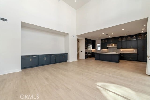 Building Photo - 228 Stage