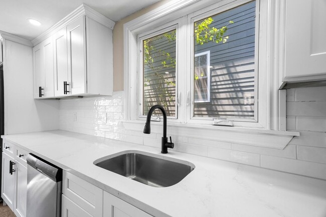 Building Photo - Beautifully Renovated 3-Bedroom Home in Ea...