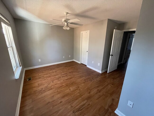 Building Photo - 6718 Bryant St