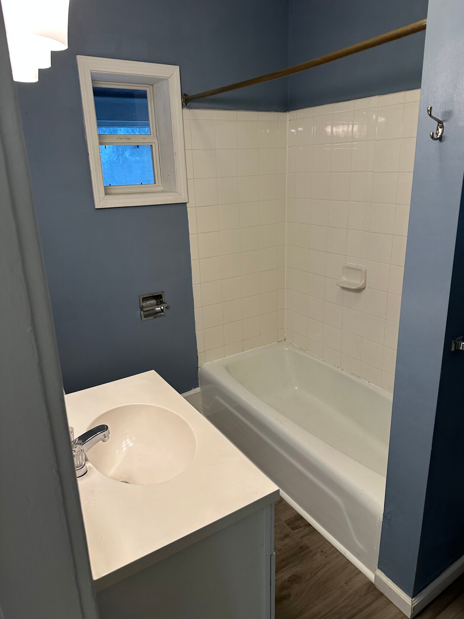 Building Photo - 144 Chapin St