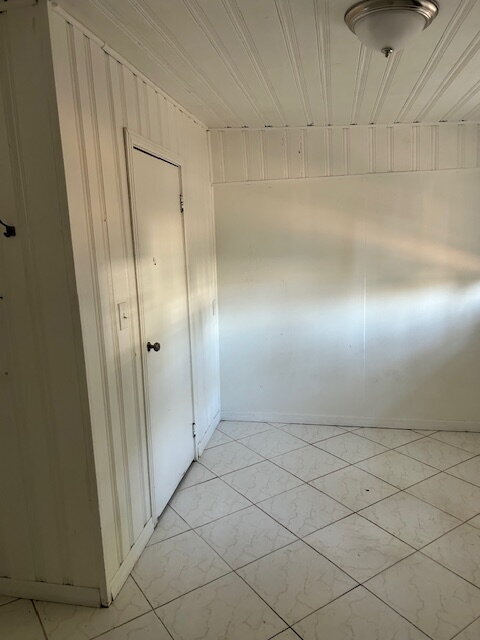 Building Photo - St Petersburg, 2/1 SFH Fenced yard