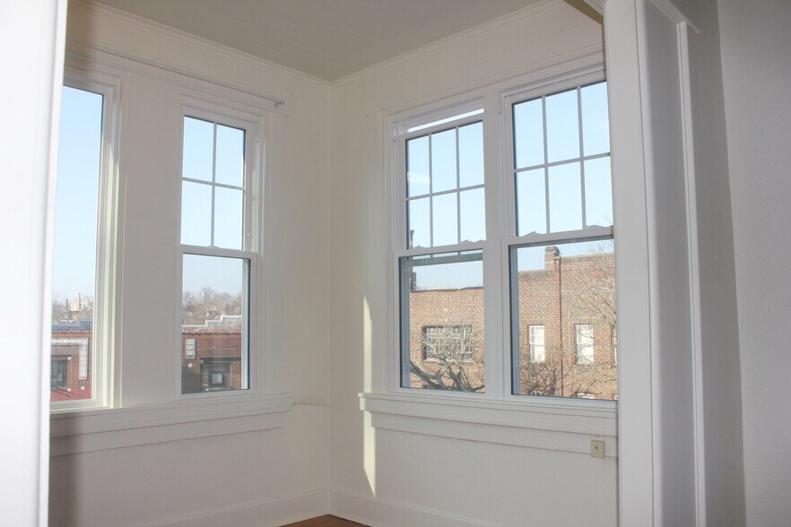 Sun room - 5840 Alderson St