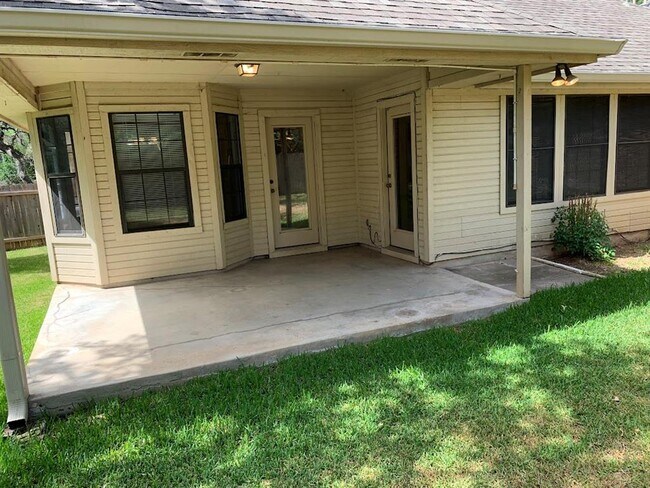 Building Photo - 6104 John Chisum Ln