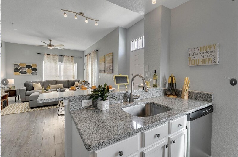 Building Photo - 4561 Yellowgold Rd E