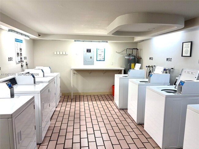 Building Photo - 555 NE 15th St