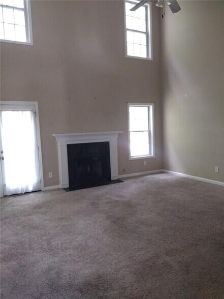 Building Photo - 2588 Rainmaker Dr