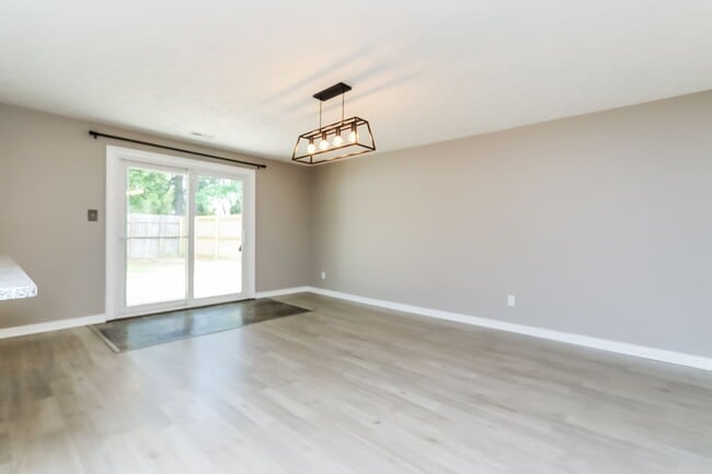 Building Photo - 531 Ashwood Dr