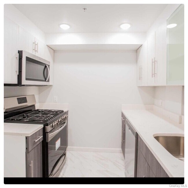 Building Photo - 5 Grace Ave