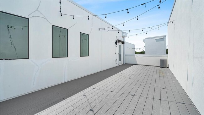 Building Photo - 1332 W Gray St
