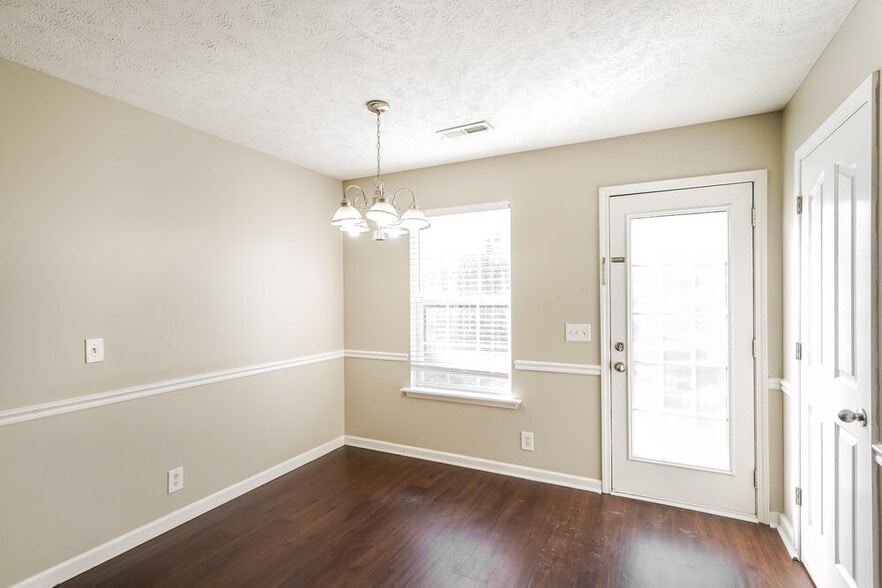 Building Photo - 8009 Maggie Ct