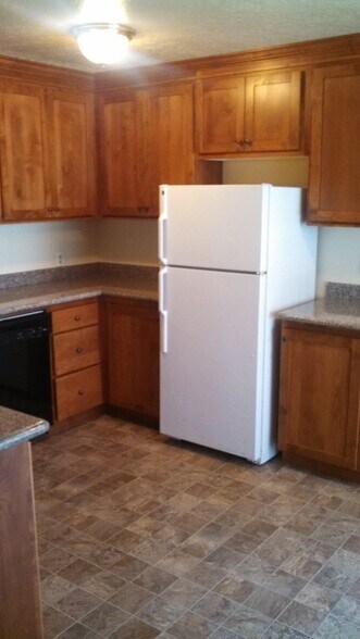 Building Photo - 729-729 NE Church St