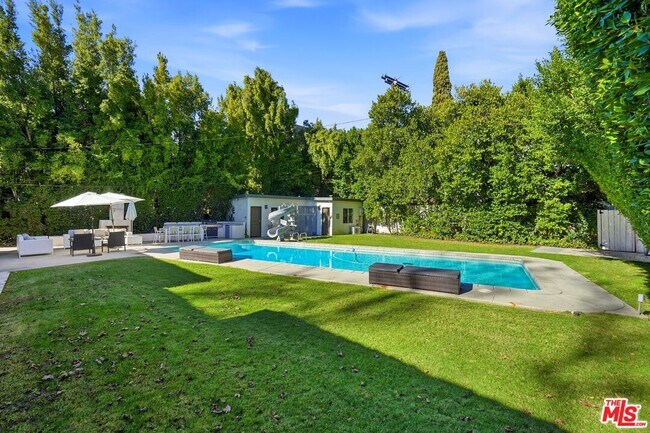 Building Photo - 13201 Bloomfield St