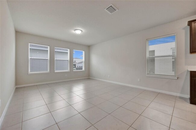 Building Photo - 1917 Summer Serenity Dr