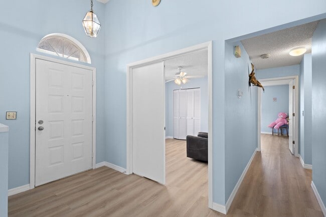Building Photo - beautiful Sarasota 3 bedroom 2 bathroom ho...