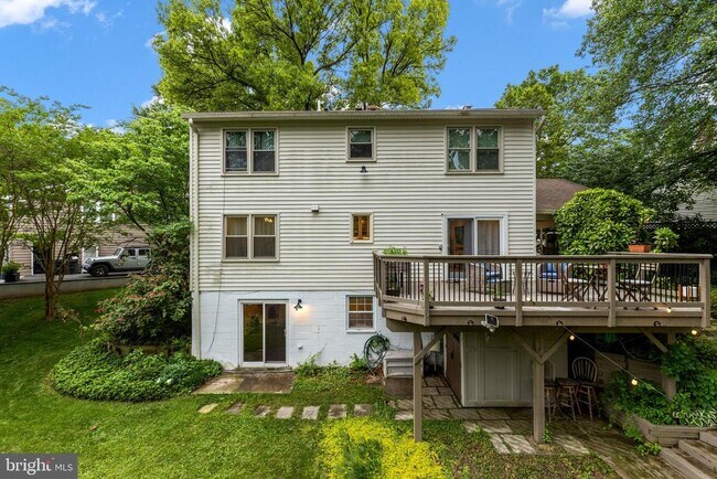 Building Photo - 9830 Meadow Valley Dr