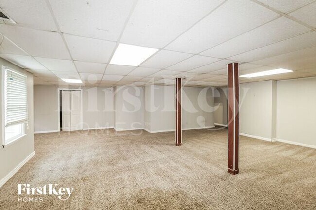 Building Photo - 1580 Summit Point