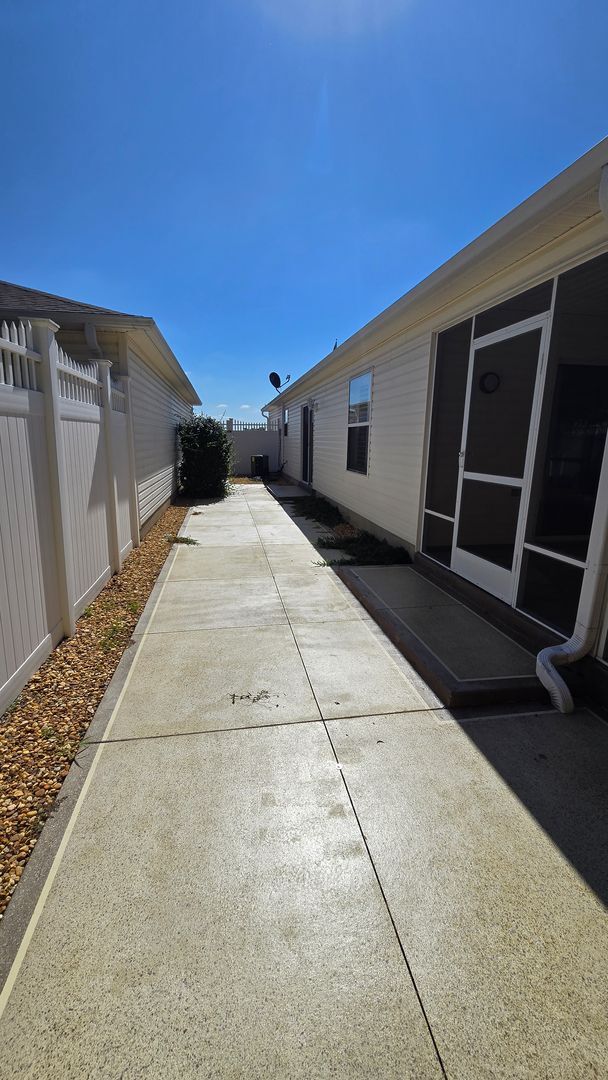 Building Photo - 2 bedroom 2 bath located in Ashleigh Villas