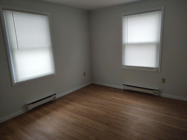 Building Photo - 225 McKnight St
