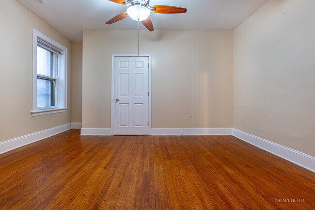 Building Photo - 6819 S Ridgeland Ave