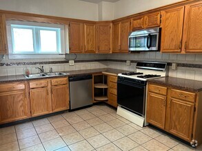 Building Photo - Welcoming 3 Bedroom in Lancaster City