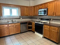 Building Photo - Welcoming 3 Bedroom in Lancaster City