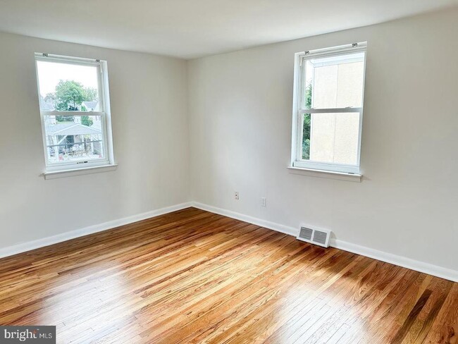 Building Photo - 104 Clement Rd