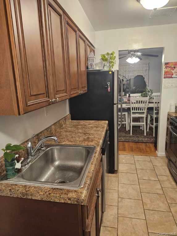 Building Photo - 4 Darian Ct