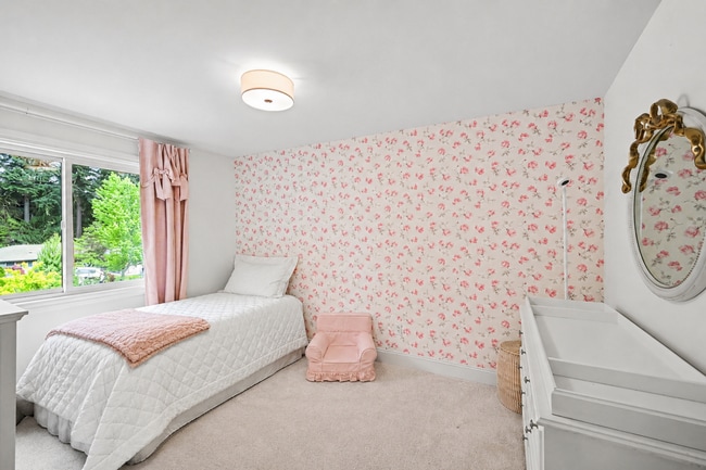 Building Photo - Luxury Wilburton Retreat | Updated 4BR Home with MIL Suite & Japanese Garden Near Downtown Bellevue