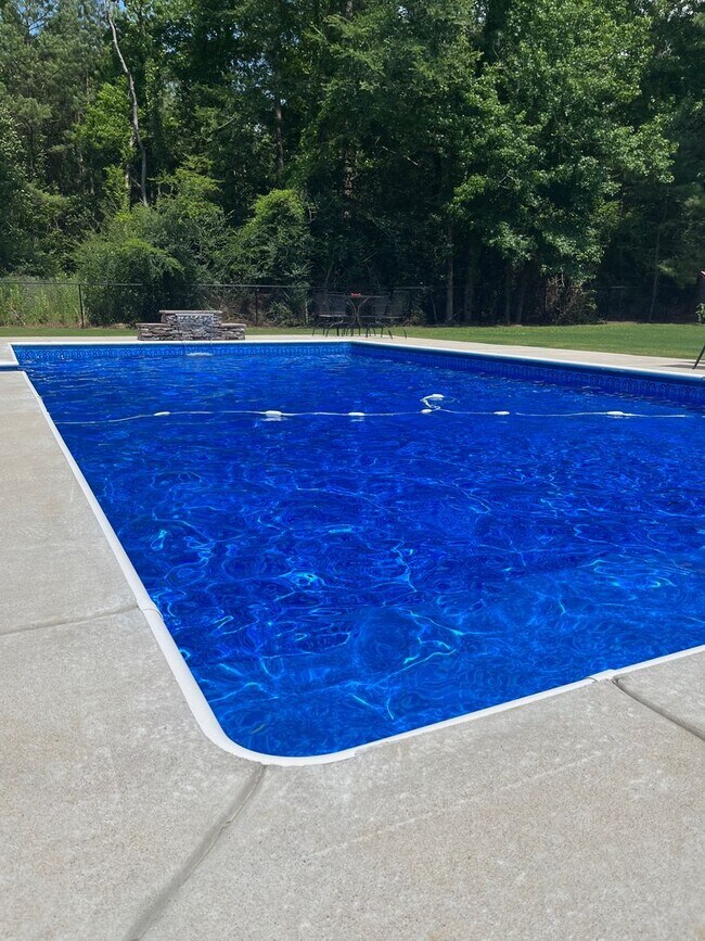 Building Photo - Home for Rent in Lake Forest in Millbrook