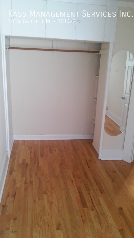 Building Photo - Very Spacious Apartment Near Northwestern ...