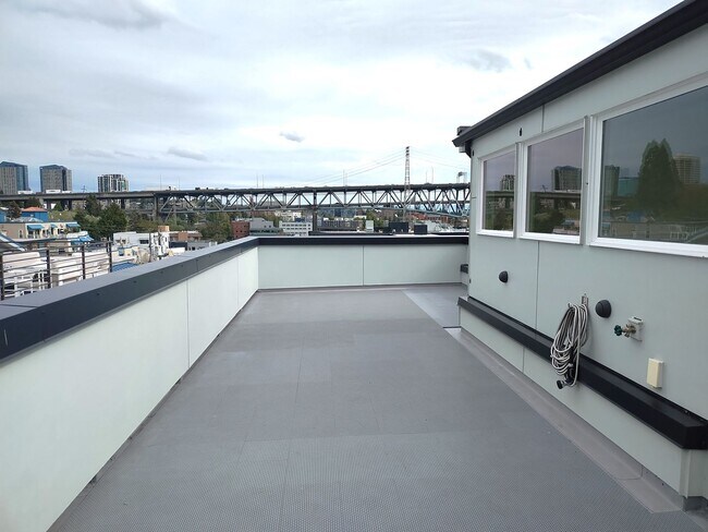 Building Photo - 3bd/2.5ba Seattle Townhome