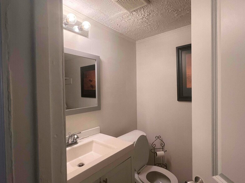 Building Photo - 4701 Flat Shoals Rd