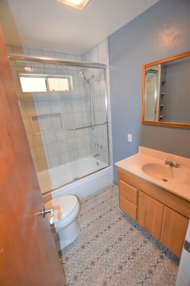 Building Photo - Beautiful 1,396 square foot home situated in the desirable Noddin Neighborhood