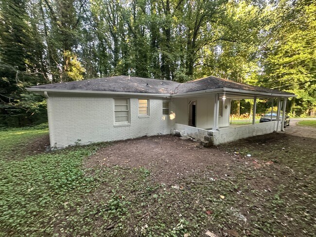 Building Photo - 400 Greenhill Way SW